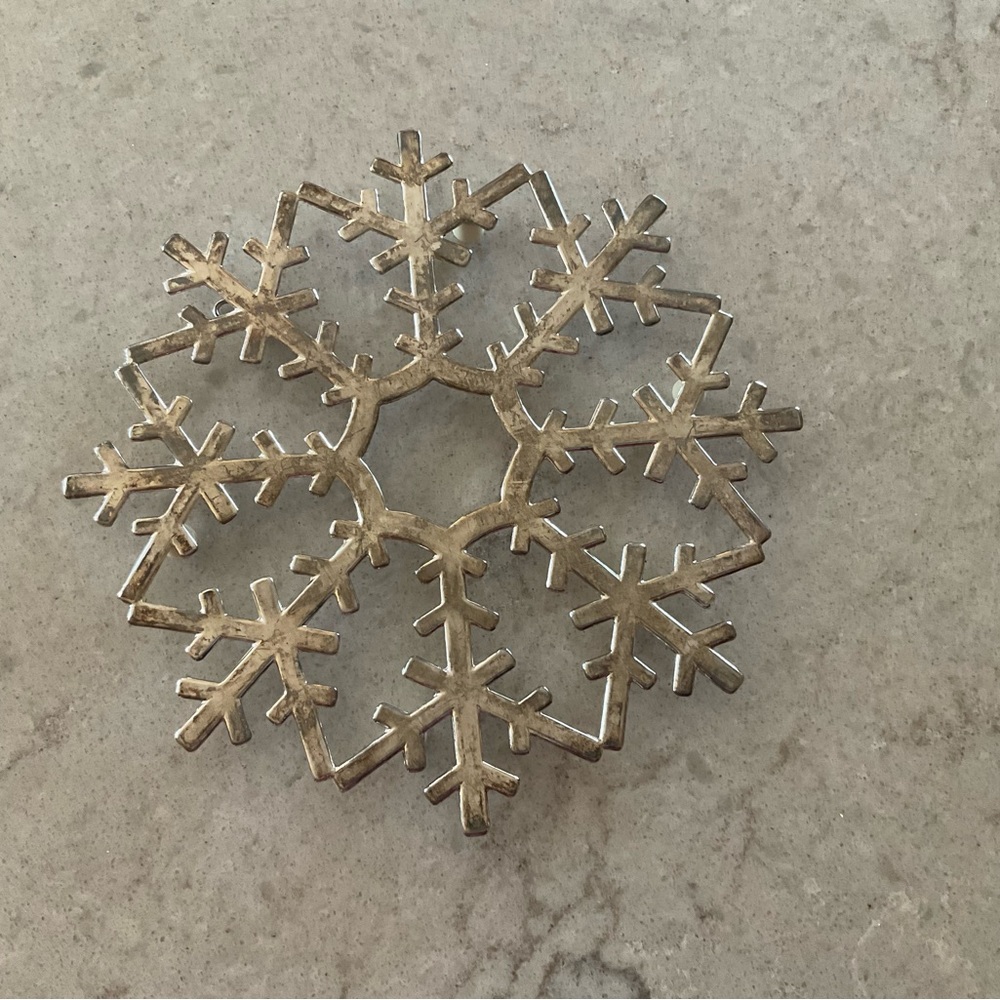 Vintage 9” Snowflake Trivet Leonard Silver Plate Italy